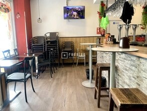 Retail in Madrid, Madrid to rent Interior Photo- Image 2 of 7