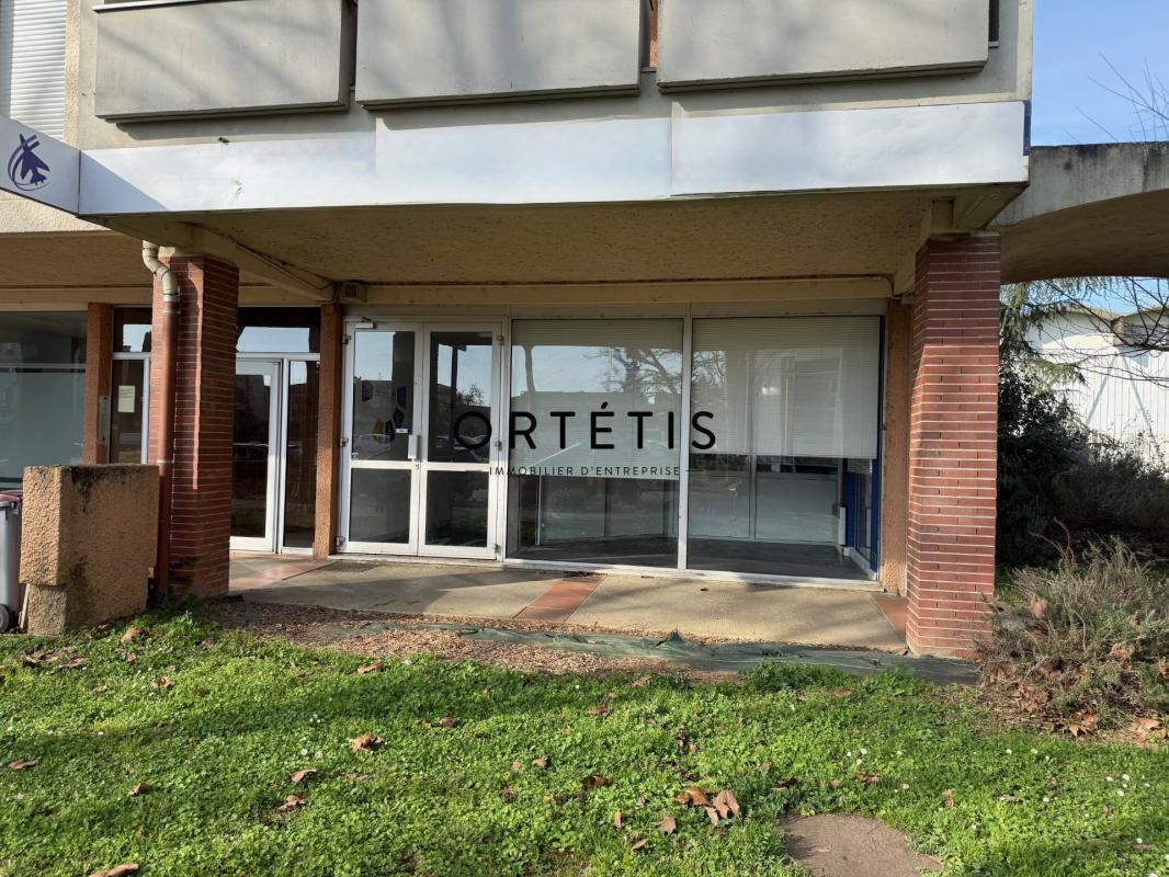 16 Avenue Du Parc, Blagnac to rent Building Photo- Image 1 of 8