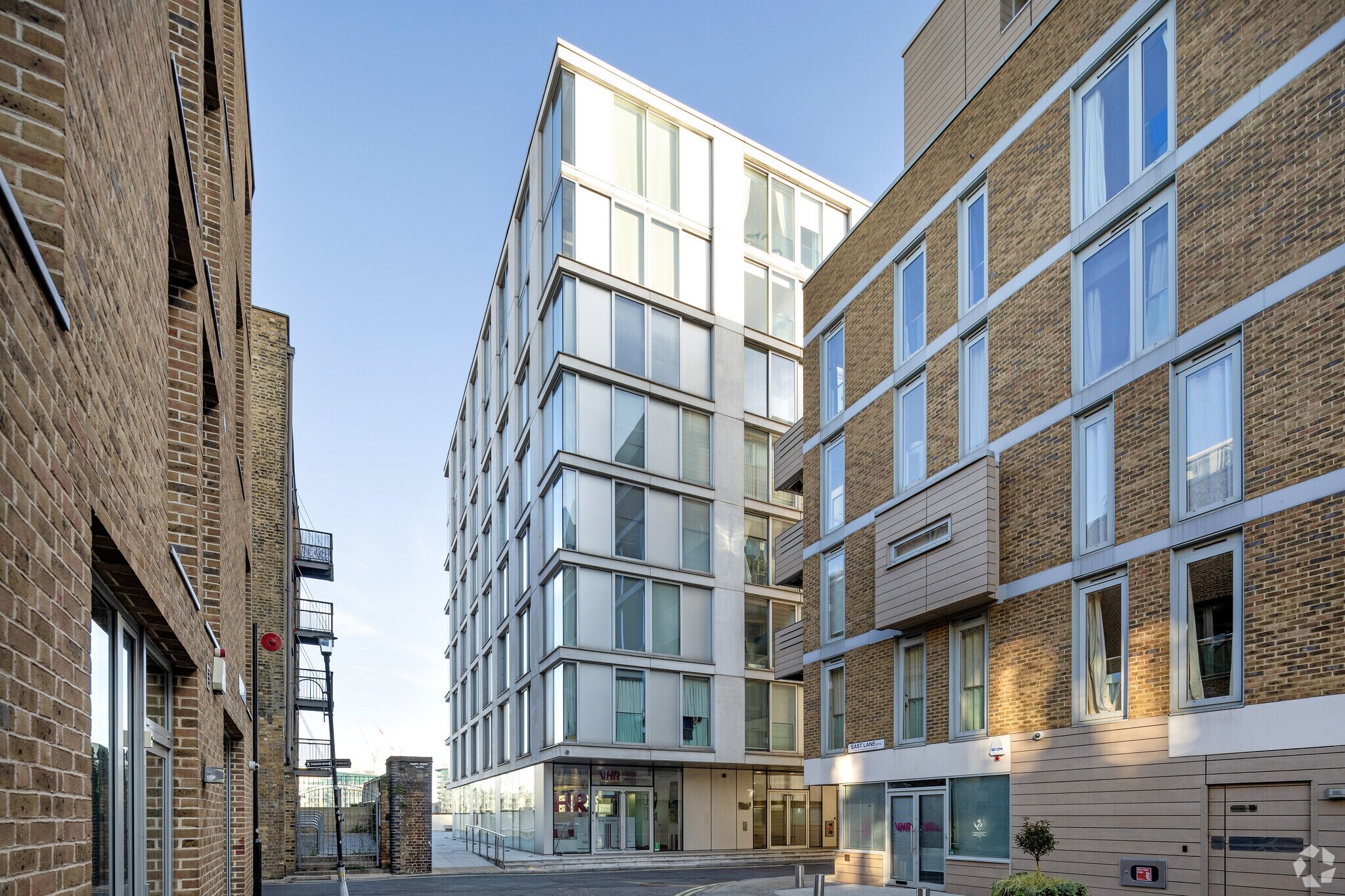 35-37 Bermondsey Wall W, London for sale Primary Photo- Image 1 of 1