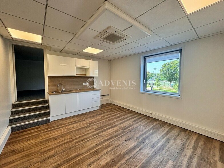 Office in Joinville-le-Pont to rent - Interior Photo - Image 3 of 6