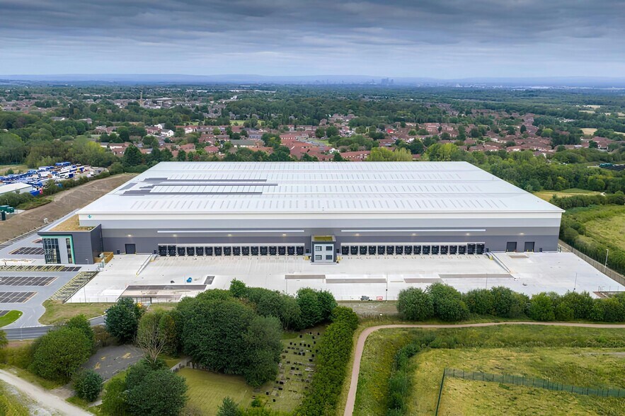 330 Lester Rd, Manchester to rent - Building Photo - Image 3 of 9