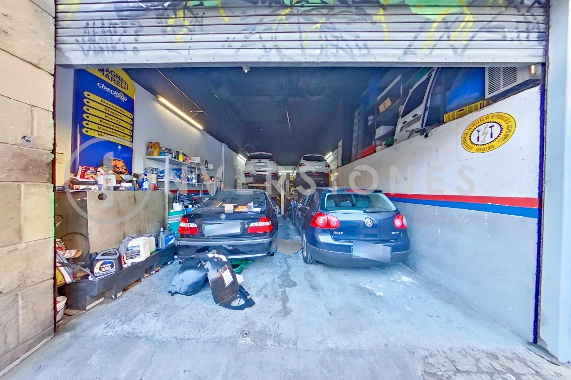 Retail in Barcelona, Barcelona to rent Building Photo- Image 1 of 6
