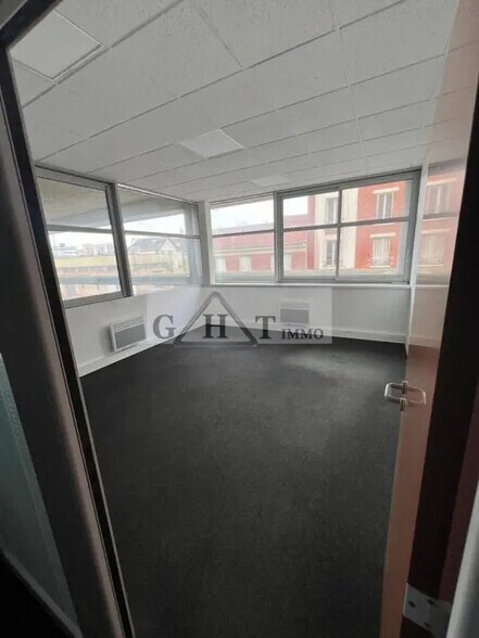 Office in Saint-Ouen-sur-Seine to rent - Interior Photo - Image 3 of 9