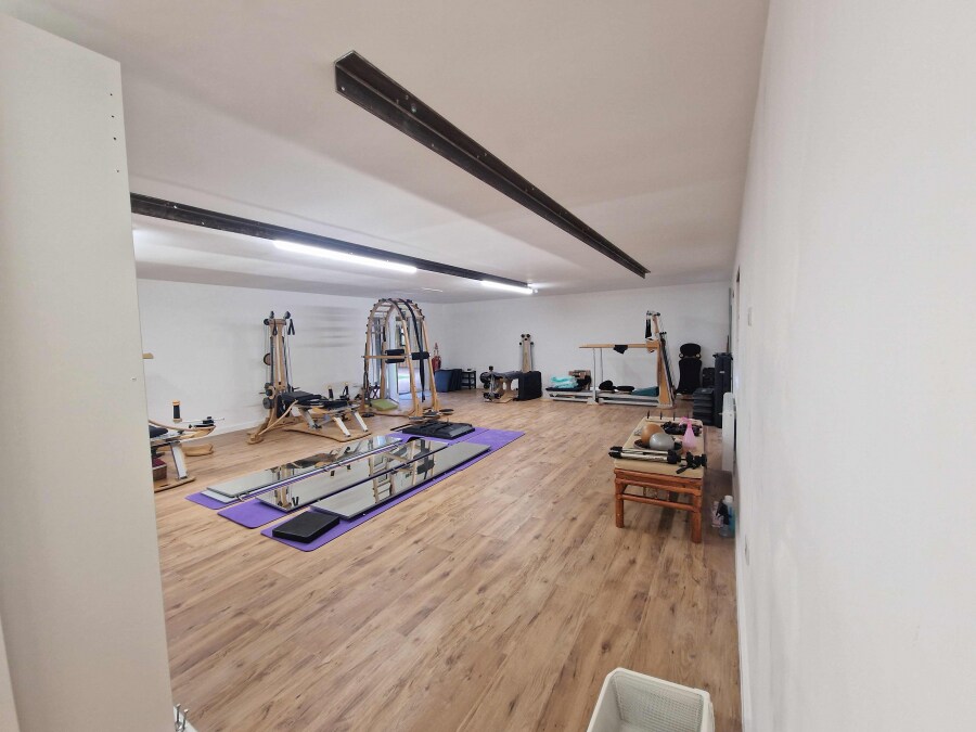 Barras Moor, Perranarworthal to rent Interior Photo- Image 1 of 3