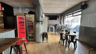 Retail in Cornellà de Llobregat, Barcelona to rent Interior Photo- Image 2 of 14