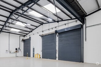 Standard Rd, London to rent Interior Photo- Image 2 of 12