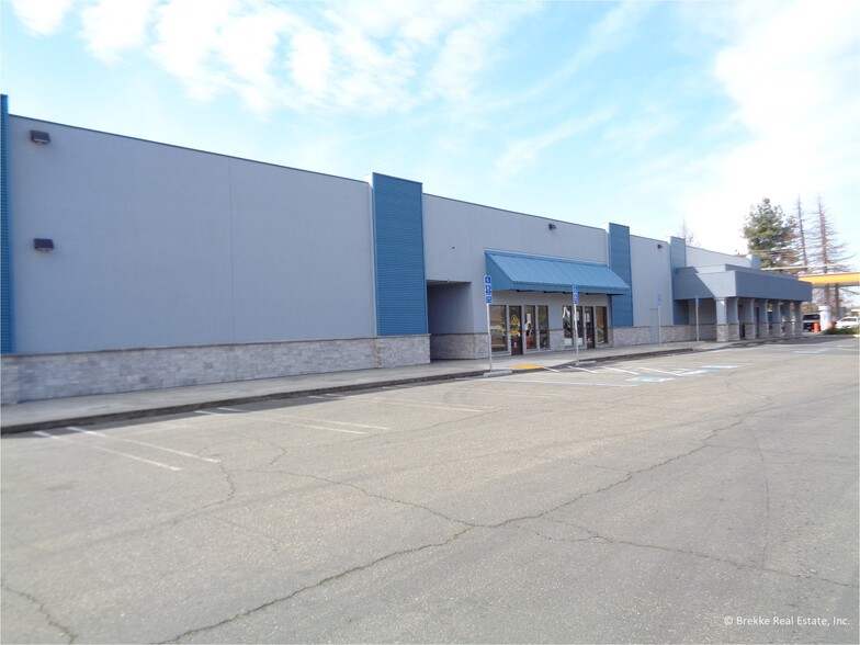 950 Oakdale Rd, Modesto, CA for rent - Building Photo - Image 2 of 4