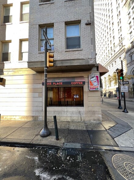 1324 Walnut St, Philadelphia, PA for rent - Building Photo - Image 1 of 5