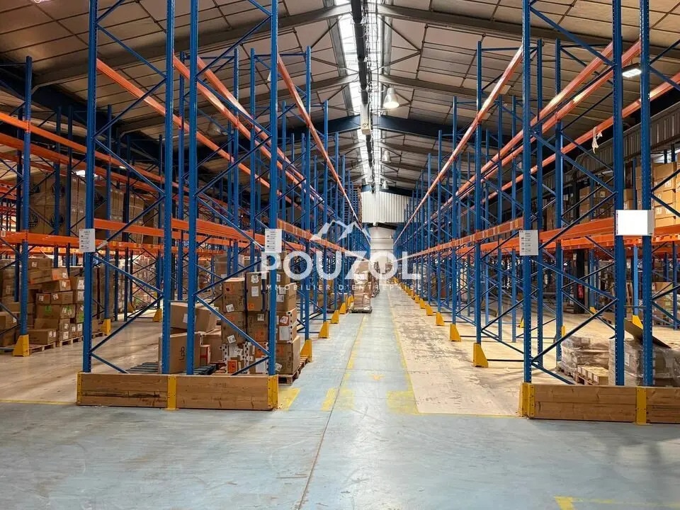 Location Local d'activités 7 918 m² - Photo 1