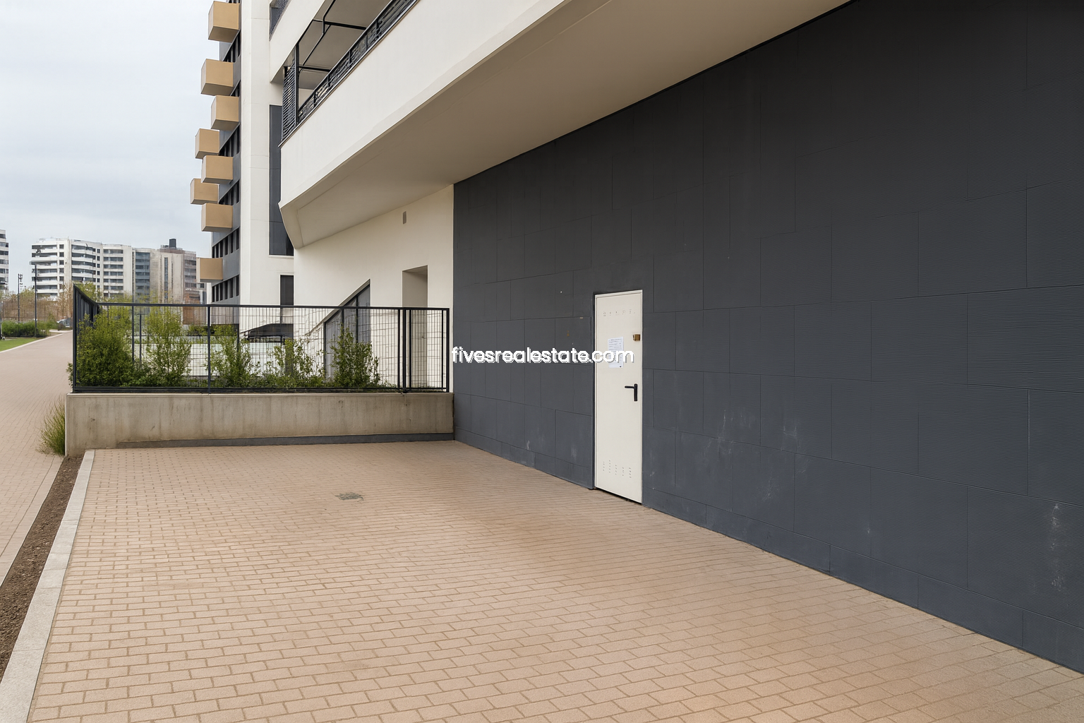 Retail in Madrid, Madrid to rent Building Photo- Image 1 of 10