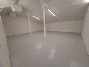 Kimblewick Rd, Aylesbury to rent Interior Photo- Image 2 of 2