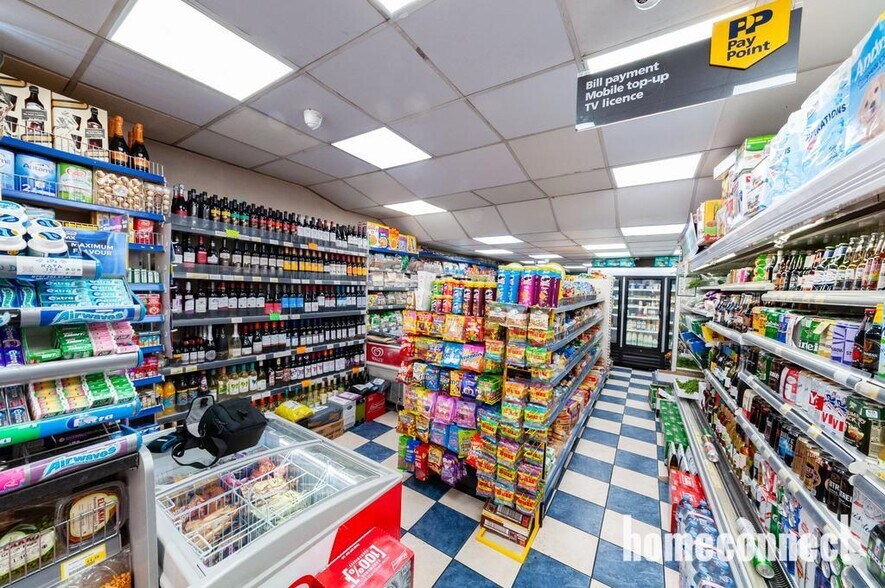 132 Hoe St, London to rent - Interior Photo - Image 3 of 10