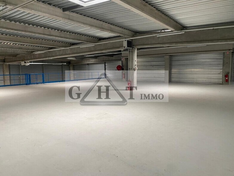 Industrial in Créteil to rent - Building Photo - Image 2 of 7