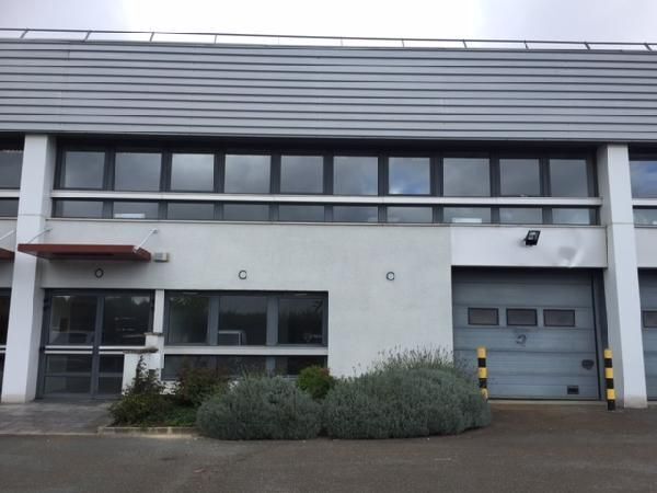 Light Industrial in Trappes to rent Building Photo- Image 1 of 7
