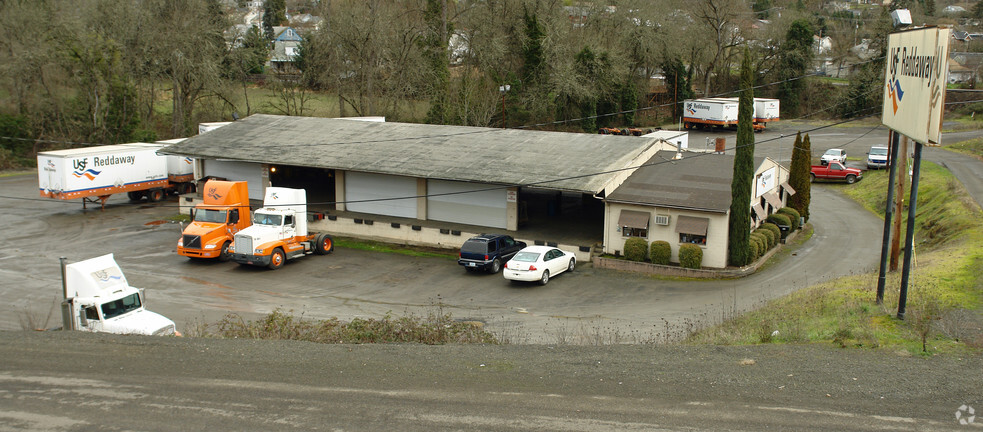 1899 SE Stephens St, Roseburg, OR for rent - Primary Photo - Image 1 of 3