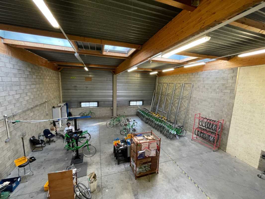 Light Industrial in Villeurbanne to rent Interior Photo- Image 1 of 6