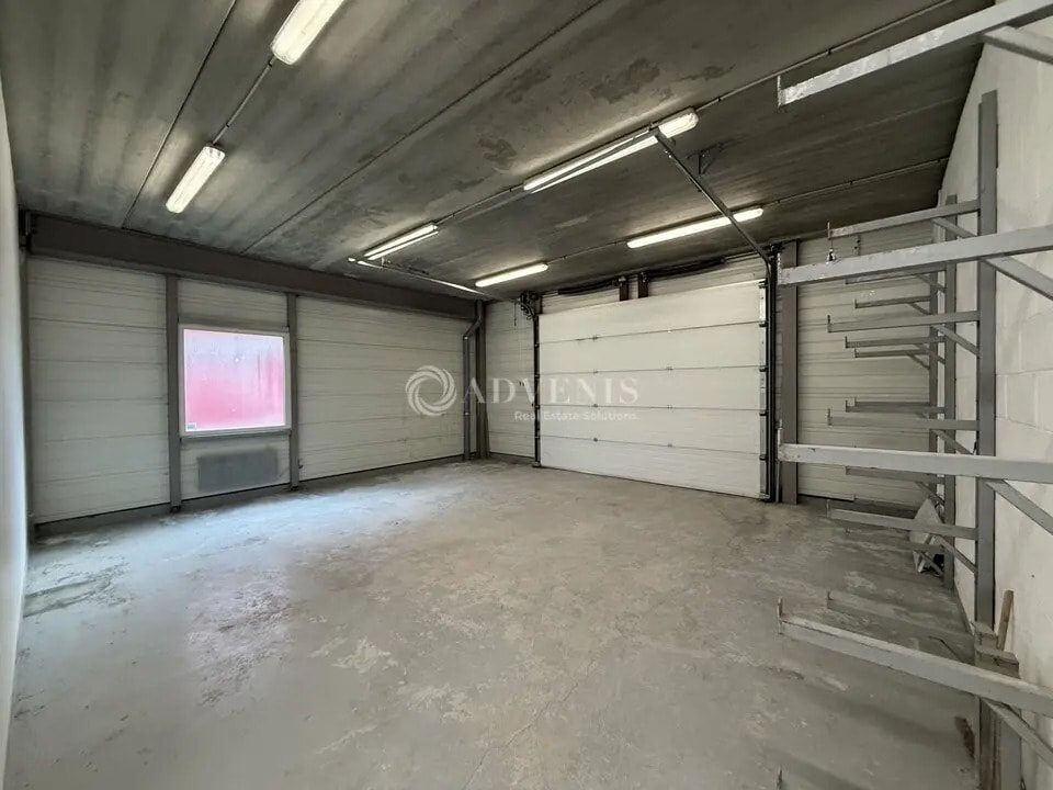 Light Industrial in Champs-sur-Marne to rent Interior Photo- Image 1 of 11