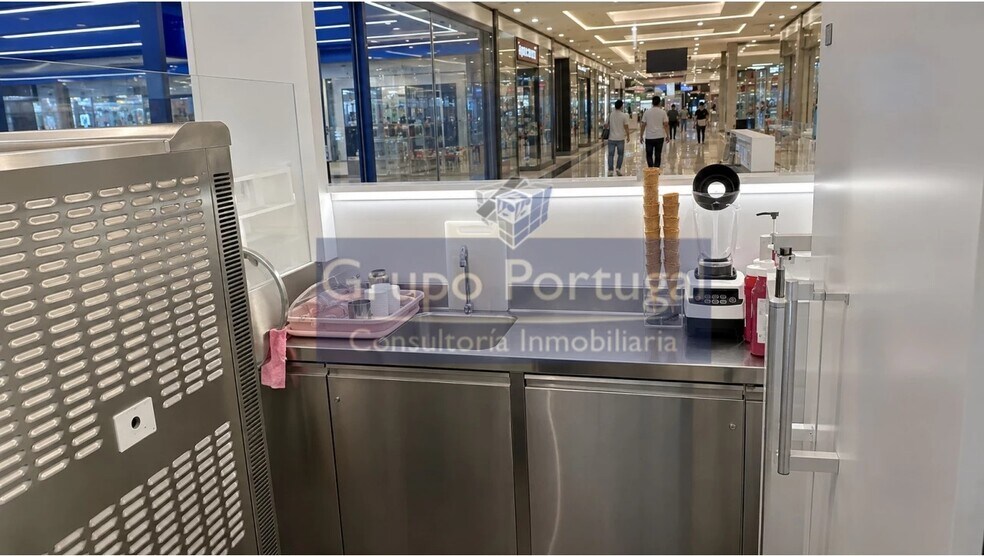 Retail in Madrid, Madrid to rent - Interior Photo - Image 2 of 4