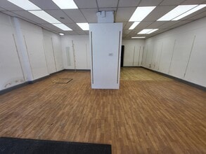 129B London Rd, Stockport to rent Interior Photo- Image 2 of 12