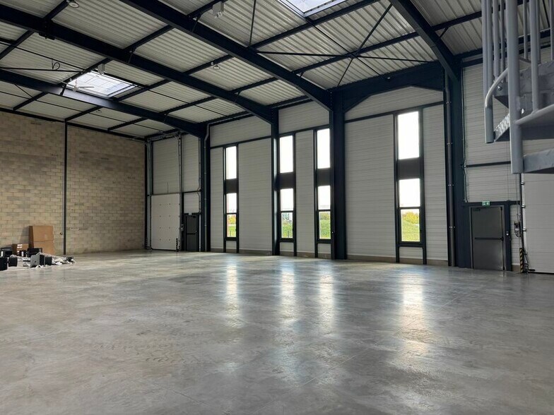 Light Industrial in Serris for sale - Interior Photo - Image 3 of 4