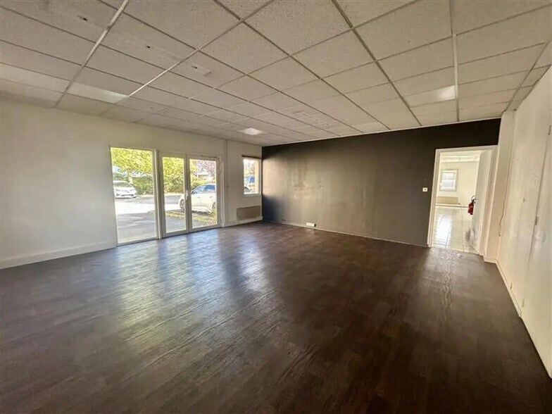 Office in Dijon to rent - Building Photo - Image 2 of 9