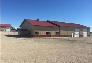 914 43rd St NE, Watertown, SD for sale Primary Photo- Image 1 of 1