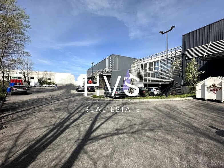 Industrial in Aix-en-Provence to rent - Building Photo - Image 2 of 19
