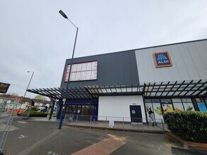 Stechford Ln, Birmingham to rent Building Photo- Image 1 of 4
