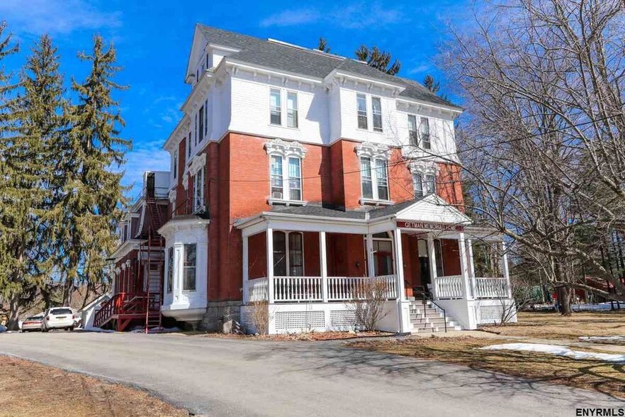 15 E State St, Gloversville 12078 UK