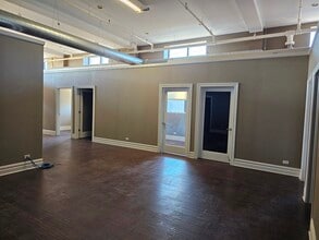 2411 N Clybourn Ave, Chicago, IL for rent Building Photo- Image 1 of 7