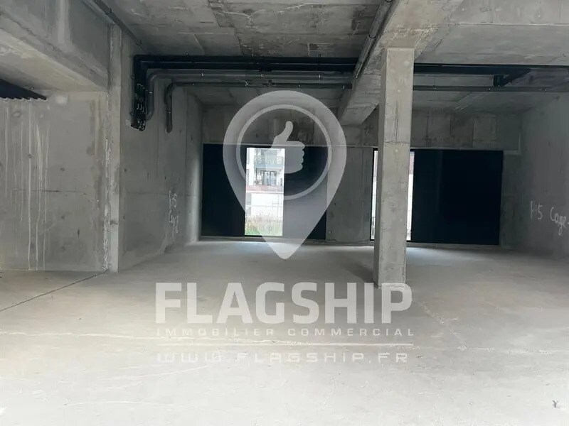 Retail in Romainville to rent Interior Photo- Image 1 of 3