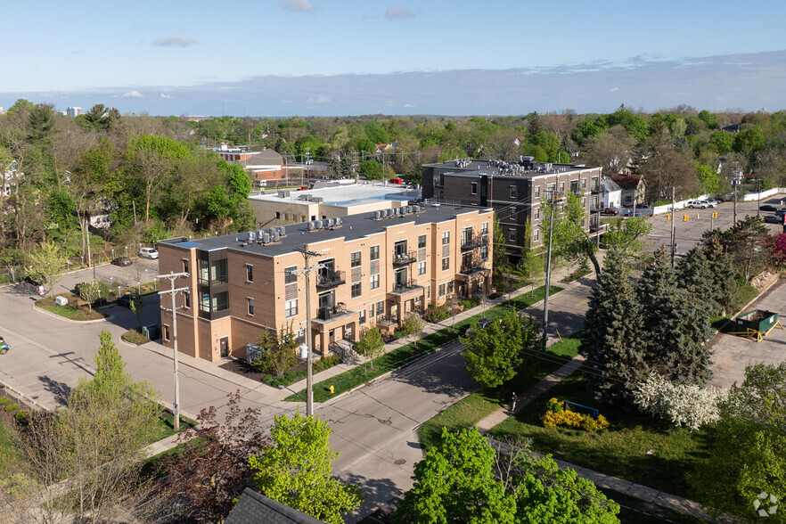 1 Carlton Ave SE, Grand Rapids, MI for rent - Aerial - Image 3 of 18