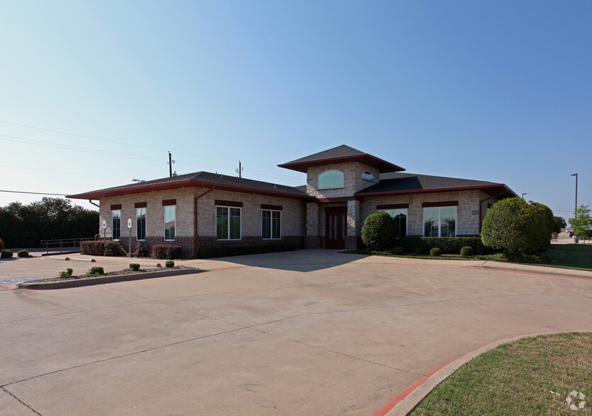 200 Silken Xing, Midlothian, TX for rent - Primary Photo - Image 1 of 4