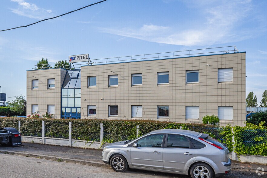 3 Rue Du Docteur Albert Schwetzer, Morangis to rent - Primary Photo - Image 1 of 2