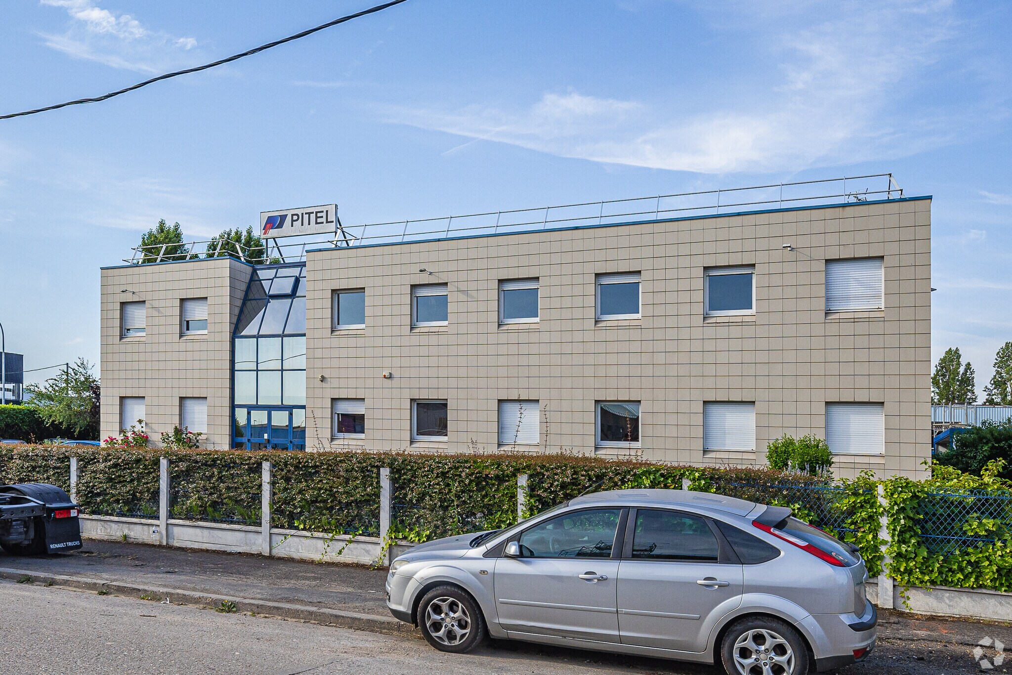 3 Rue Du Docteur Albert Schwetzer, Morangis to rent Primary Photo- Image 1 of 3