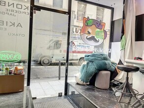 Retail in Paris to rent Interior Photo- Image 1 of 14