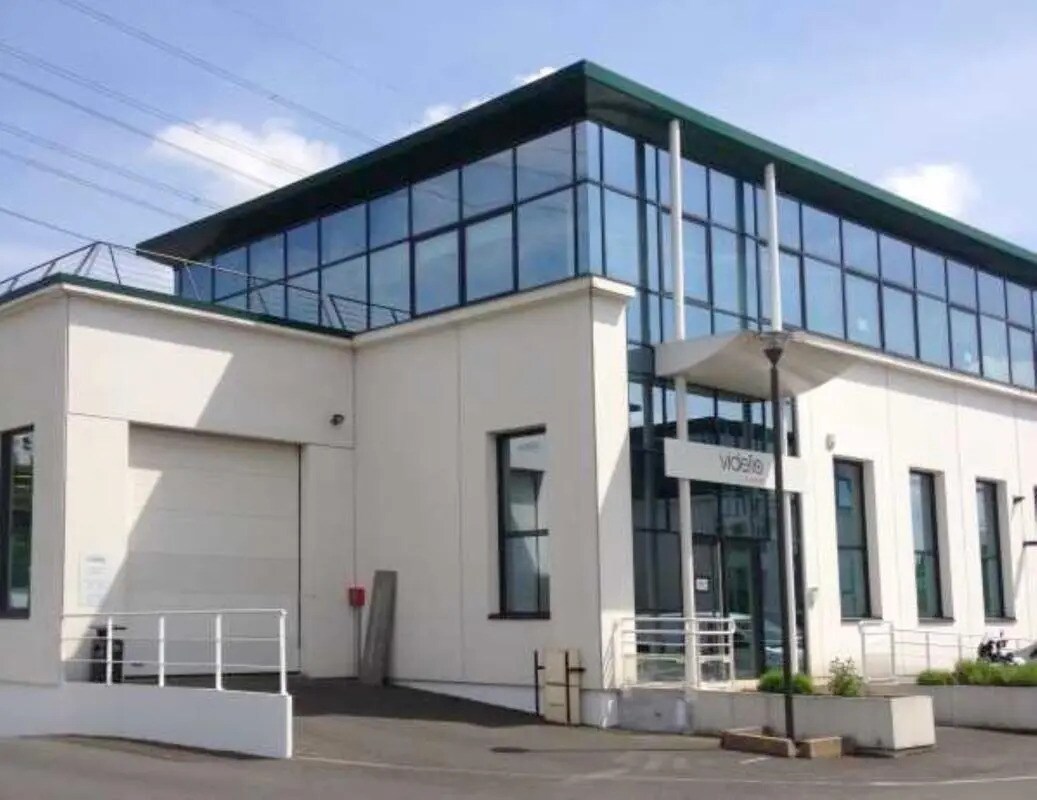 Light Industrial in Villeneuve-la-Garenne to rent Building Photo- Image 1 of 9