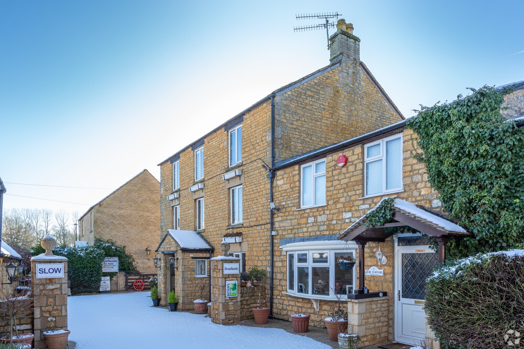 Clapton Row, Bourton On The Water for sale Primary Photo- Image 1 of 1