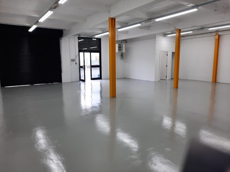 6-18 Lumen Rd, Wembley to rent - Interior Photo - Image 2 of 5