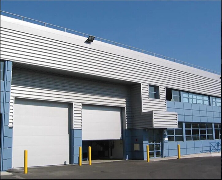 Office in La Courneuve to rent - Building Photo - Image 2 of 4