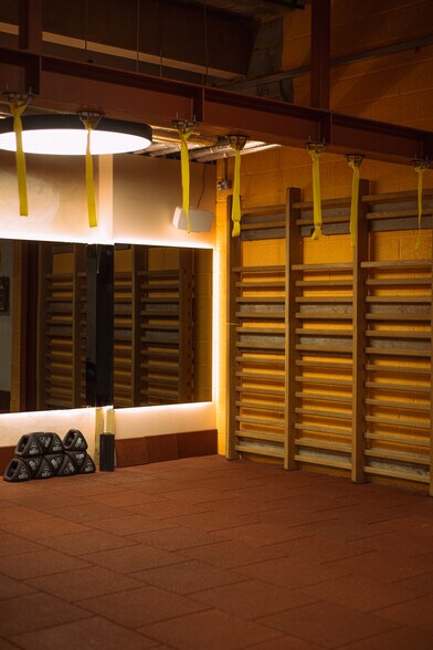 7 Throwley Way, Sutton to rent - Interior Photo - Image 3 of 22