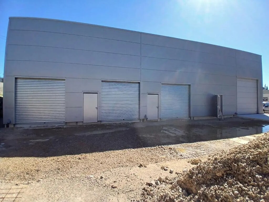 Location Commerce 175 m² - Photo 1