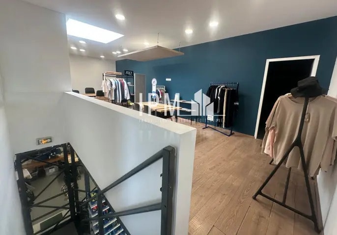 Location Local d'activités 370 m² - Photo 1