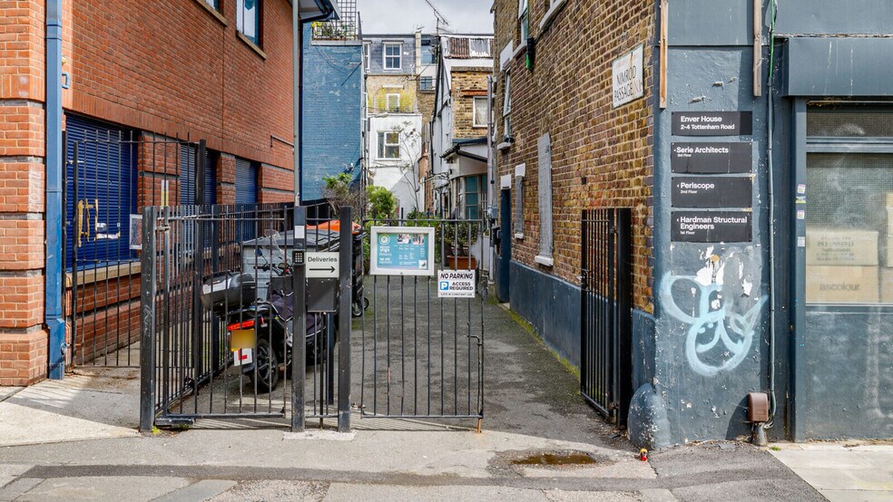 2 Nimrod Passage, London to rent - Building Photo - Image 3 of 4