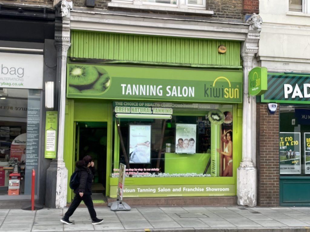 136 Putney High St, London for sale Primary Photo- Image 1 of 1