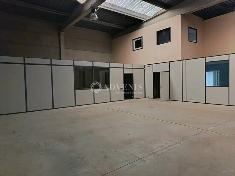 Light Industrial in Lesquin to rent - Interior Photo - Image 3 of 5
