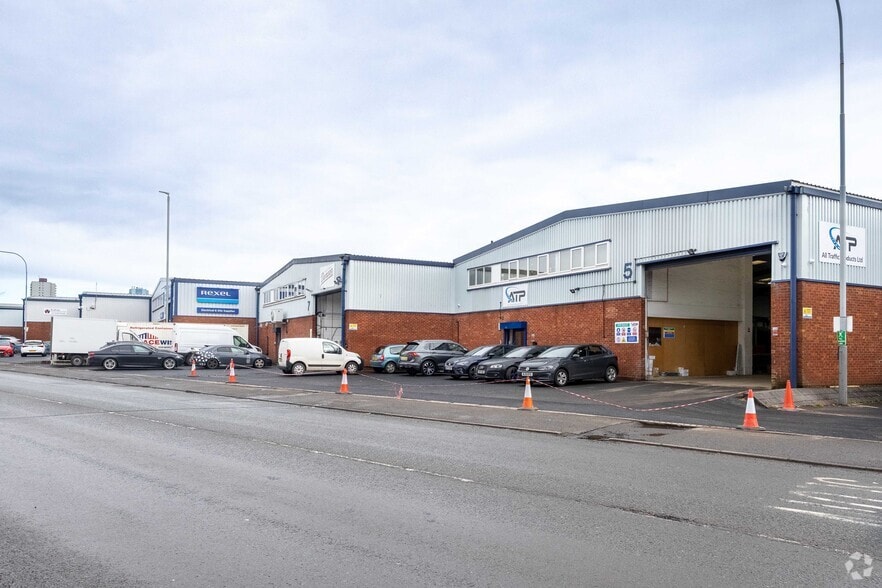 Planetary Rd, Willenhall to rent - Primary Photo - Image 1 of 4