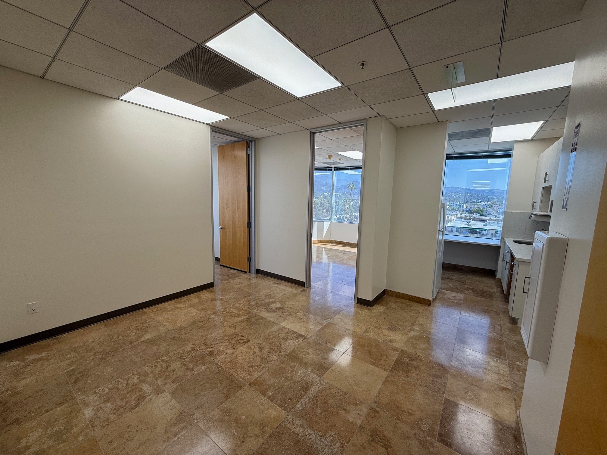 600 N Brand Blvd, Glendale, CA to rent Interior Photo- Image 1 of 6