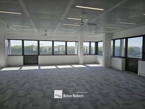 Retail in Lyon to rent Interior Photo- Image 2 of 3