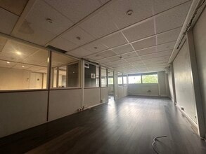 Light Industrial in Pantin for sale Interior Photo- Image 2 of 5
